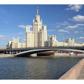 Высотка у реки