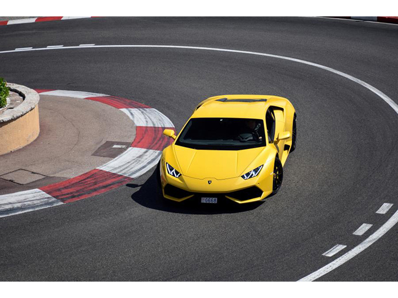 Желтый Lamborghini  3314