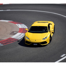 Желтый Lamborghini 