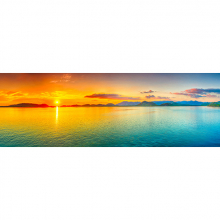 Панорама заката над морем